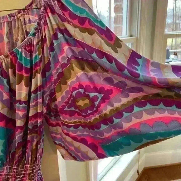 Trina Turk Los Angeles Medium Blouse Elastic detail at waist - Picture 6 of 9